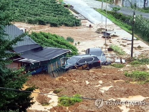 터지고 무너지고 잠기고…기습폭우에 5명 사망·8명 실종(종합)