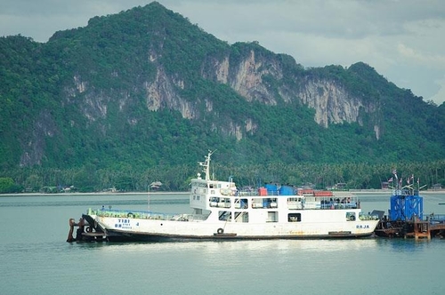 태국 꼬사무이섬 앞바다 폭풍에 페리 뒤집혀 7명 실종