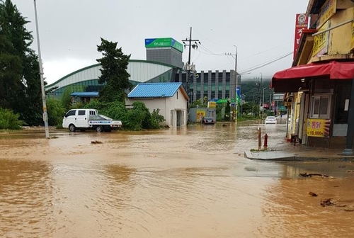 "간신히 몸만 빠져나와"…수마 할퀸 안성 죽산면 남산마을