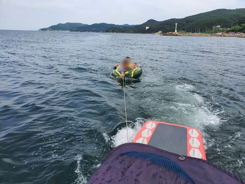 포항 앞바다서 표류하던 보트 탑승자 잇단 구조