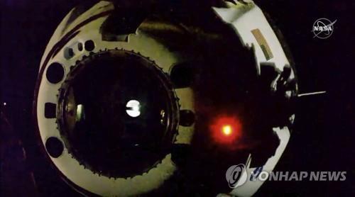 [2보] 미 우주인 2명 탄 스페이스X 캡슐, 해상으로 귀환