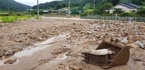 "6일 전 문 열었는데…경로당 TV 떠내려가고 뻘밭으로 변해"