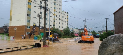 [르포] 집 잃은 팔순 노부부 이재민 텐트서 뜬눈으로 밤새