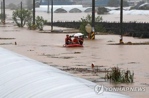 '온통 진흙과 쓰레기' 수마 할퀴고 간 천안·아산 응급복구 착수