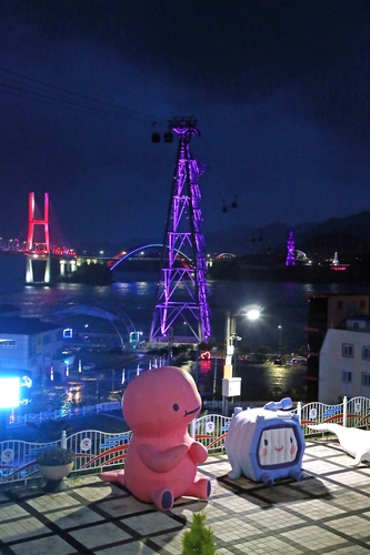 [카메라뉴스] 사천 앞바다 수놓은 환상의 빛 축제
