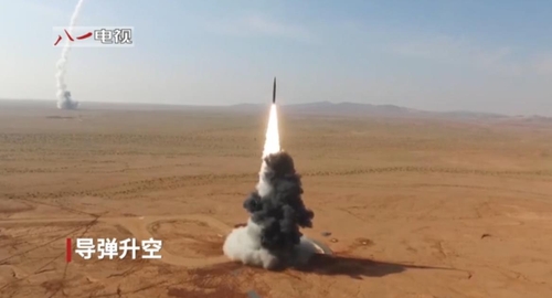 미중갈등 속 中, '항모 킬러' 둥펑-26 시험발사 장면 공개