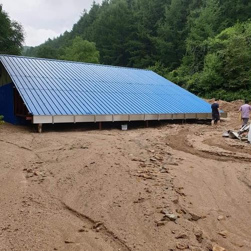 [르포] 22곳 동시다발 산사태…제천 매립장시설·축구장 4개 '너덜너덜'