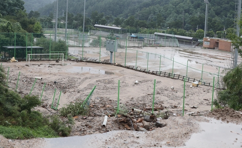 [르포] 22곳 동시다발 산사태…제천 매립장시설·축구장 4개 '너덜너덜'