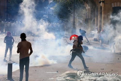 폭발참사 레바논 '정권퇴진' 시위서 유혈사태…100여명 부상(종합)