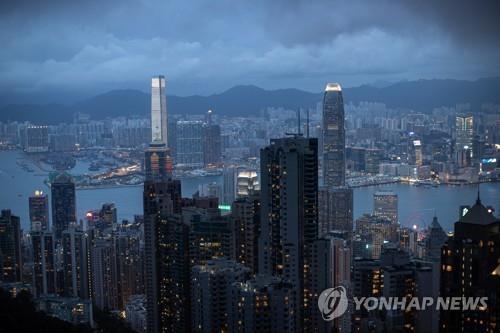 홍콩 당국, 금융기관에 "美제재 따르지 말라" 요구