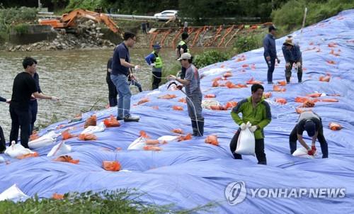 수마 할퀴고 간 전북, 장마 소강상태에 복구작업 본격화