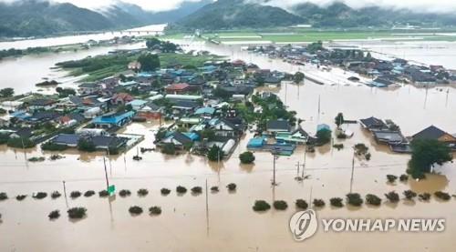 수마 할퀴고 간 전북, 장마 소강상태에 복구작업 본격화