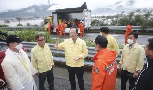 "태풍 오기 전 조금이라도"…수마 할퀸 전북 민관군 '복구 총력'(종합)