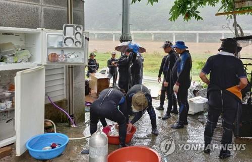 "태풍 오기 전 조금이라도"…수마 할퀸 전북 민관군 '복구 총력'(종합)