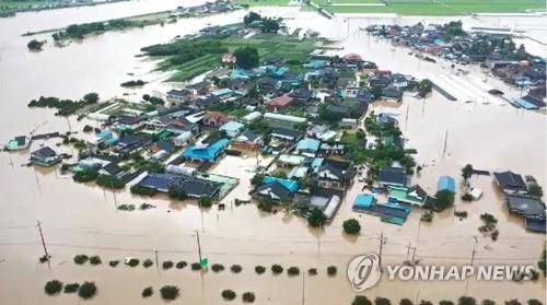 익산국토관리청, 유실된 남원 섬진강 제방 응급복구 착수