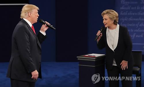 반전 급한 트럼프, TV토론 준비팀 구성…바이든 대역까지 설정