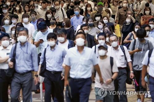 일본인 마스크 쓰는 이유는?…"감염 예방보다 주변 눈치"