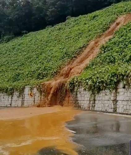 인천 청량터널 인근 도로에 토사 유출…5시간 만에 복구(종합)