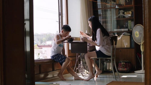 사춘기 소녀의 눈으로 보는 가족…영화 '남매의 여름밤'