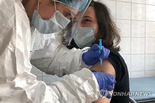 푸틴 "러시아, 세계 최초로 코로나19 백신 등록…효능 좋아"