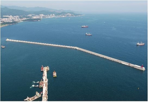 동해신항 개발 '첫 단추' 북방파제 완성…사업 본격화