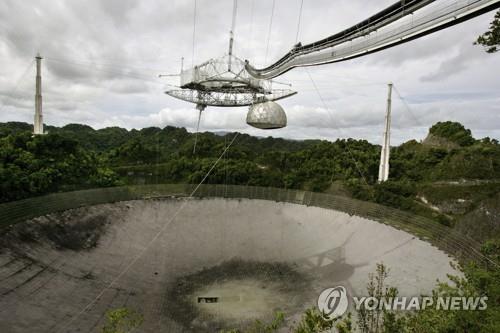 007 영화 '골든아이' 무대 아레시보 전파관측소 파손 운영 중단