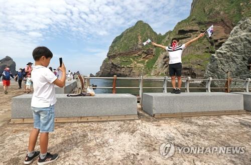 9일 만에 입도 허용한 독도…"3대가 덕을 쌓아야"