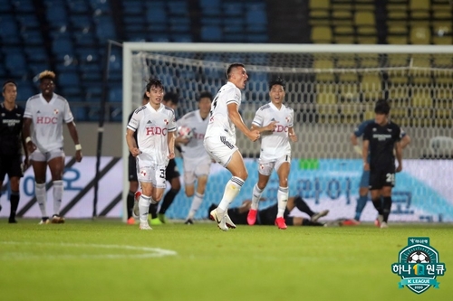 '도스톤벡 동점골' 부산, 성남과 1-1 무승부…3연패 마감