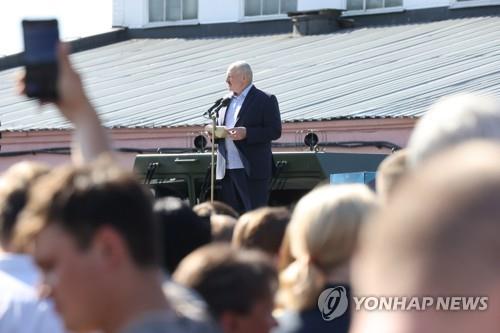 벨라루스 수십만 퇴진 시위에…루카셴코 "권력 나눌 수 있어"(종합)