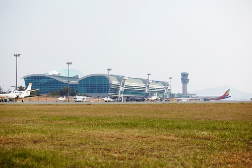 "무안공항 활주로 400m 이상 연장해 달라"…전남도, 국토부 건의