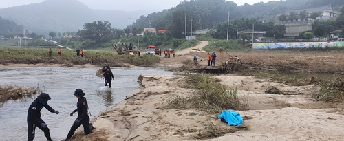 충주 산사태 현장서 실종 소방대원 17일 만에 시신 발견(종합)