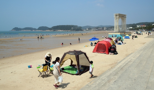 코로나·장마 직격탄 맞은 해수욕장…"올해 같은 여름은 처음"