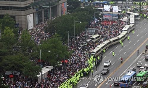 [속보] 전북도 "광복절 집회 승객 명단 제출하라" 첫 행정명령