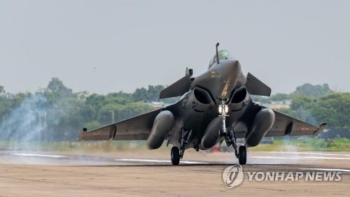 '몽둥이 국경 충돌' 인도·중국, 이젠 최첨단 전투기 투입