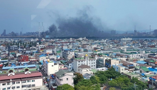 포스코 포항제철소 컨테이너서 불…10분 만에 자체 진화