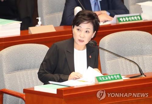 김현미 "다주택자 쏟아낸 매물 30대가 영끌로 받아…안타까워"(종합)