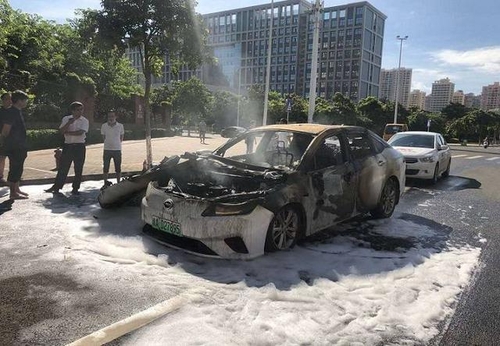 중국 CATL 배터리 단 전기차 잇따라 화재…중국 배터리는 아직?