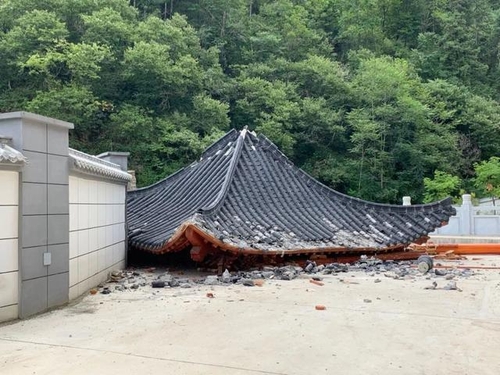 중국 빈곤촌, 1천200억원짜리 '호화 중학교' 짓고 빚더미