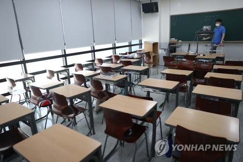 코로나 재확산에 수도권 학원가 한산…소형 학원들도 비대면