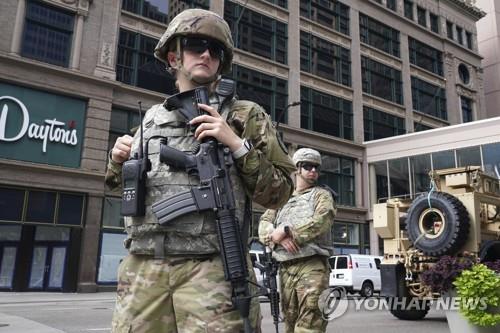 '경찰이 총 쏴 죽게 했다' 소문에 미니애폴리스 심야 폭동ㆍ약탈