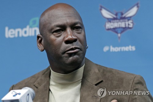 "지금은 들어야할 때"…'농구황제' 조던, NBA 파국 막았다