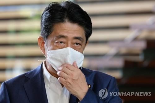 NHK "아베 사임 의향 굳혀…지병으로 국정 지장 피하려"