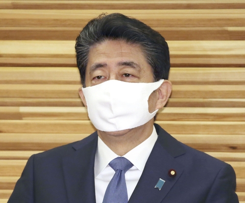 "아베 건강 문제로 사임 의향"…일본 언론 일제 보도