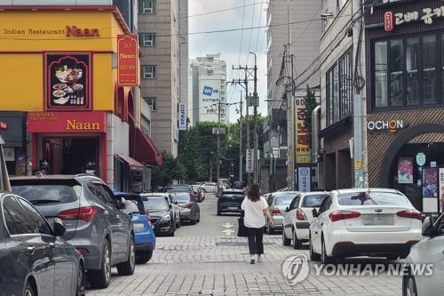 재택근무 확산에 도시락 식사…회사원 사라진 식당가 '텅텅'