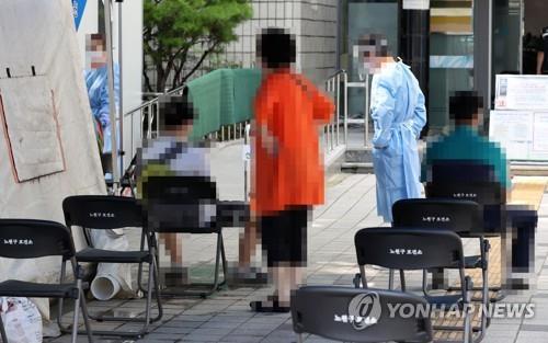 [고침] 사회(청주 노인보호센터 2명 추가 확진…충북 누적…)