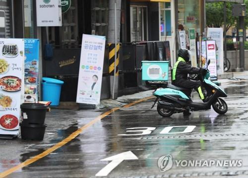 코로나 재확산, 주말 외출 자제…유원지·해수욕장·도심 '한산'