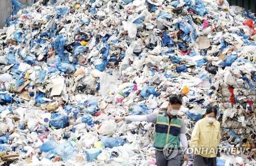 거리두기 격상에 일회용기 사용 폭증…환경단체 "또다른 재앙"