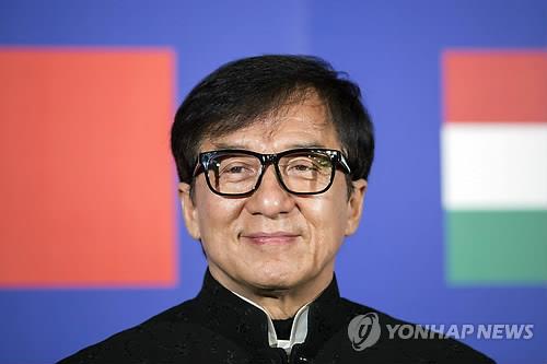 청룽 베이징 호화 아파트 두 채 124억원에 경매로 나와