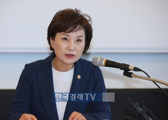 김현미, 전세난 우려에 "임차가구의 25% 공공임대 거주할 것"