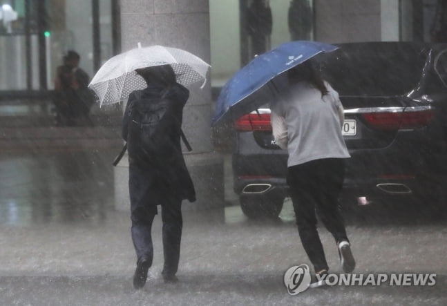 서울·경기 시간당 최대 80mm 물폭탄…전국 곳곳 호우주의보